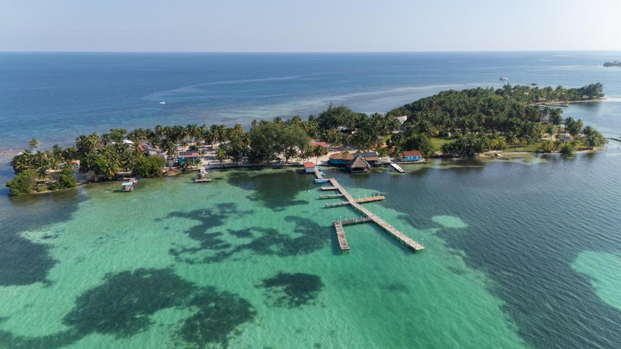 Blue Marlin Beach Resort Dangriga Exterior foto