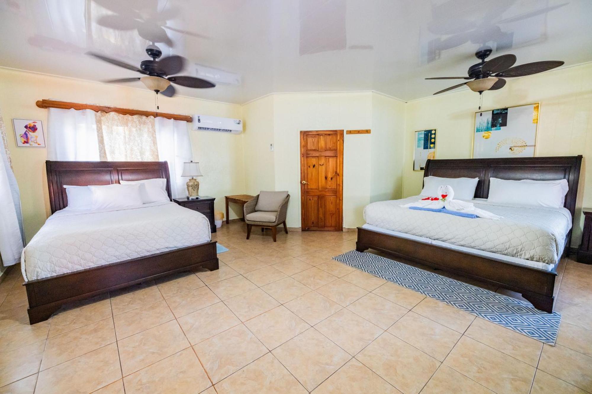 Blue Marlin Beach Resort Dangriga Exterior foto