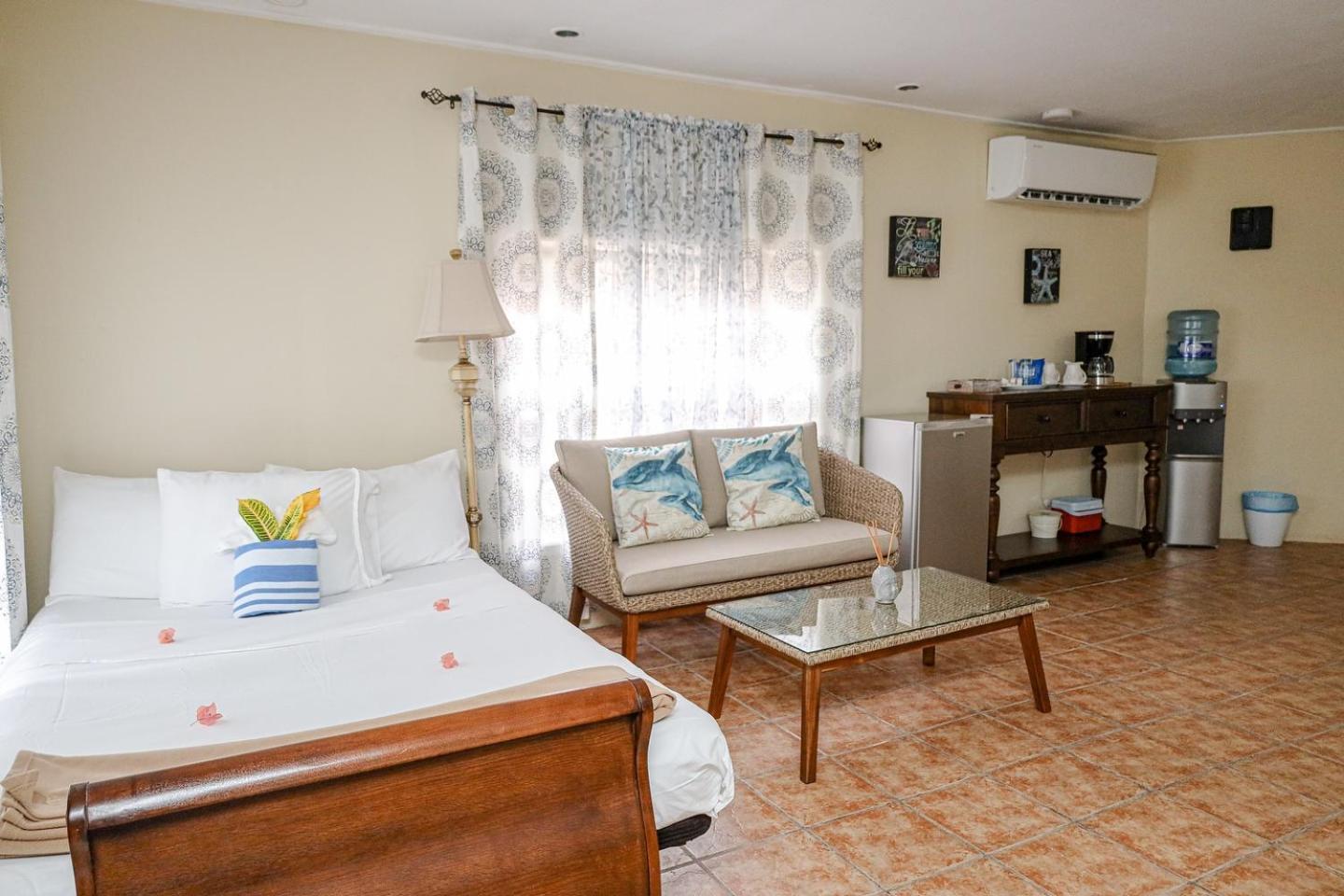 Blue Marlin Beach Resort Dangriga Exterior foto