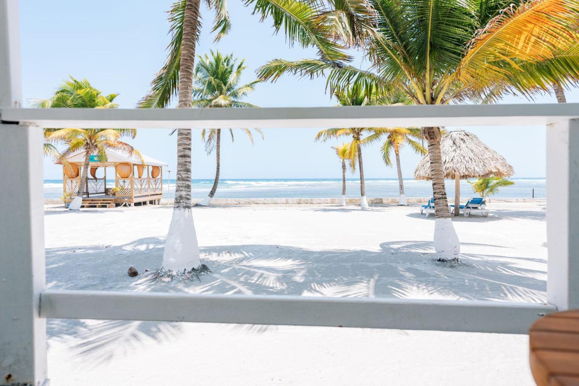 Blue Marlin Beach Resort Dangriga Exterior foto