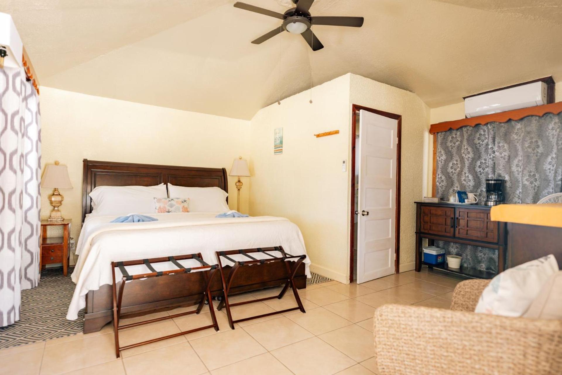 Blue Marlin Beach Resort Dangriga Exterior foto