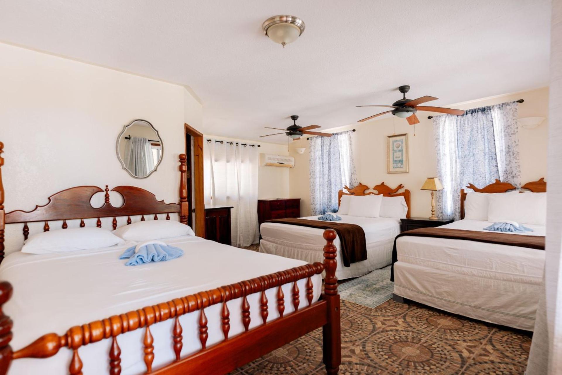 Blue Marlin Beach Resort Dangriga Exterior foto