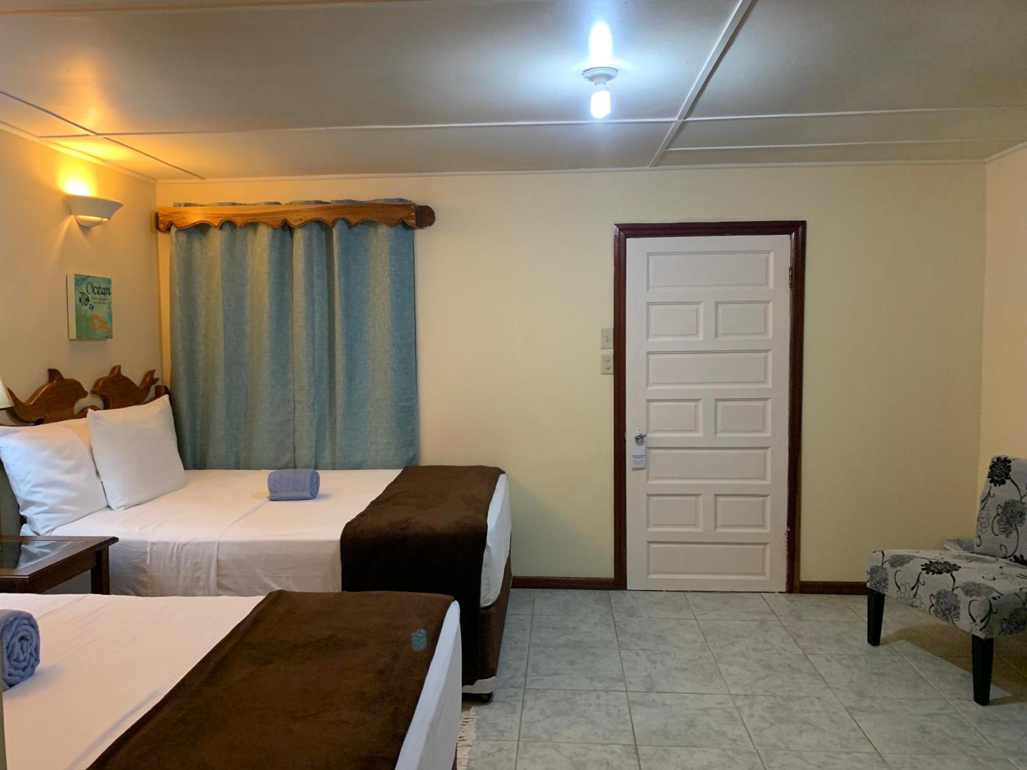 Blue Marlin Beach Resort Dangriga Zimmer foto